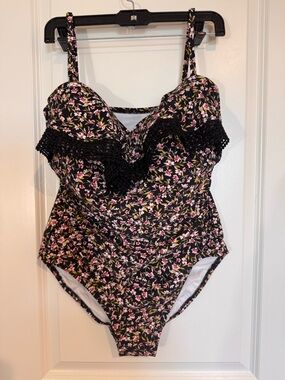 Kona Sol Women's One Piece Swim Black And Pink Floral Sz XL EUC Ruffle Bust